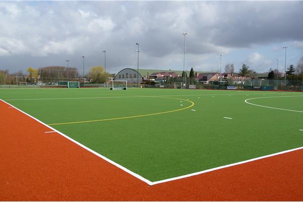 Renovatie kunstgras hockeyveld - Sportinfrabouw NV